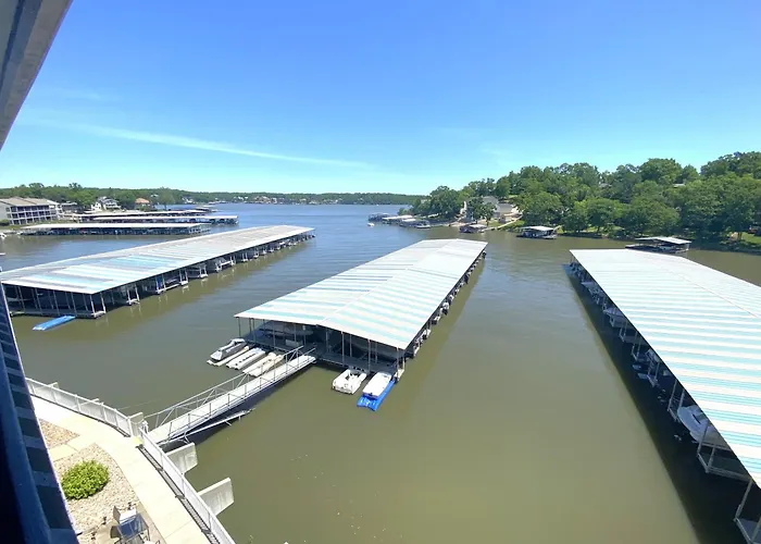 B Lakefront! Remodeled, Boat Slip, Patio Views, Pool, Boat Ramp, Wifi