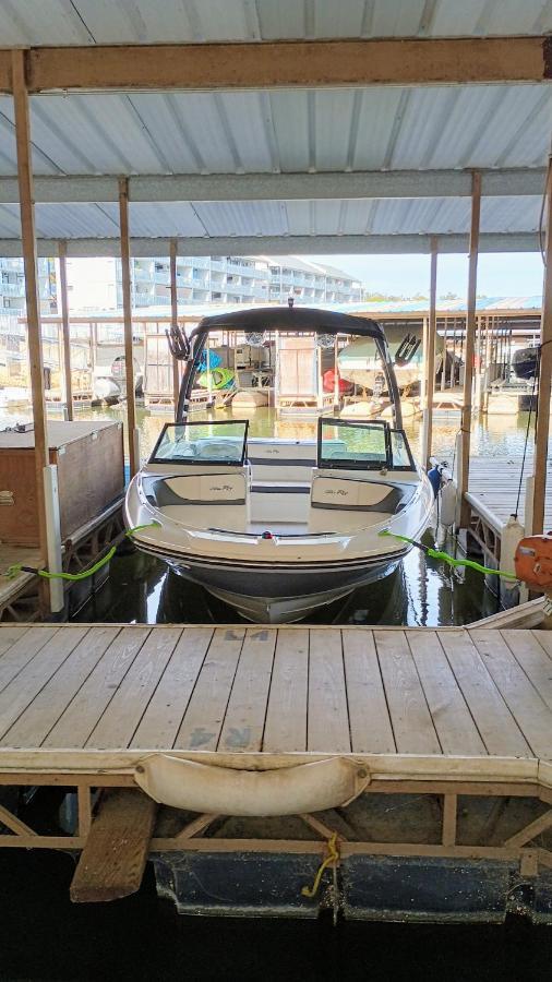 B Lakefront! Remodeled, Boat Slip, Patio Views, Pool, Boat Ramp, Wifi Apartment Osage Beach