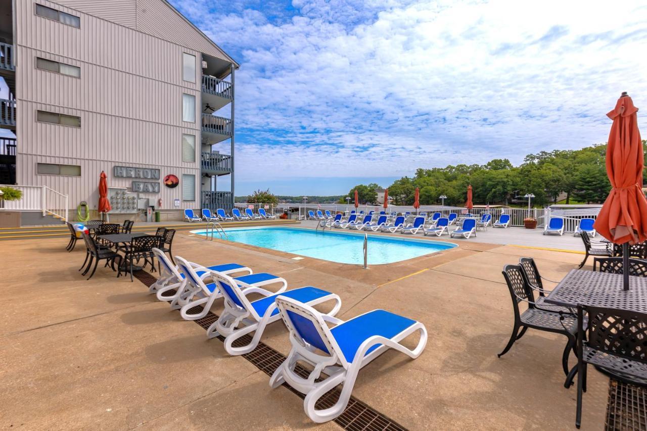 B Lakefront! Remodeled, Boat Slip, Patio Views, Pool, Boat Ramp, Wifi * Osage Beach