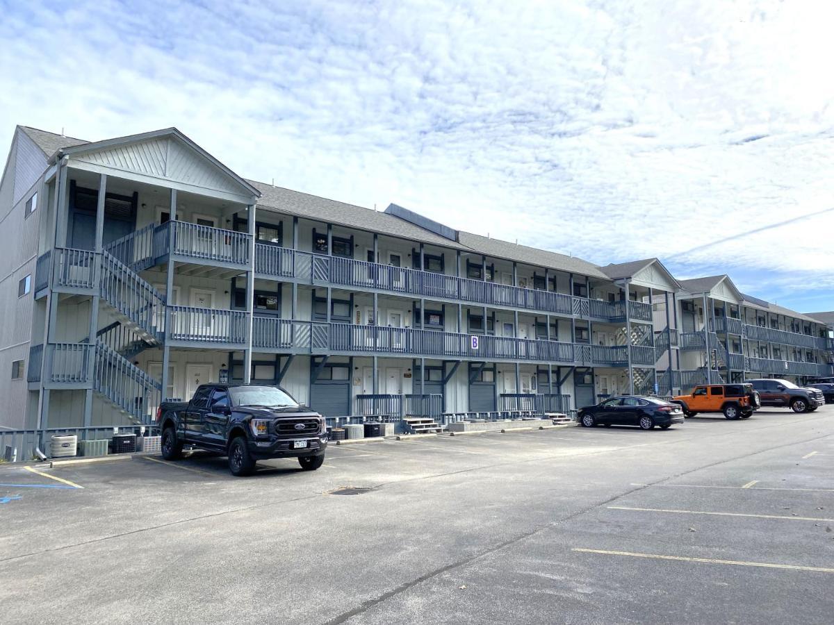 B Lakefront! Remodeled, Boat Slip, Patio Views, Pool, Boat Ramp, Wifi Apartment Osage Beach