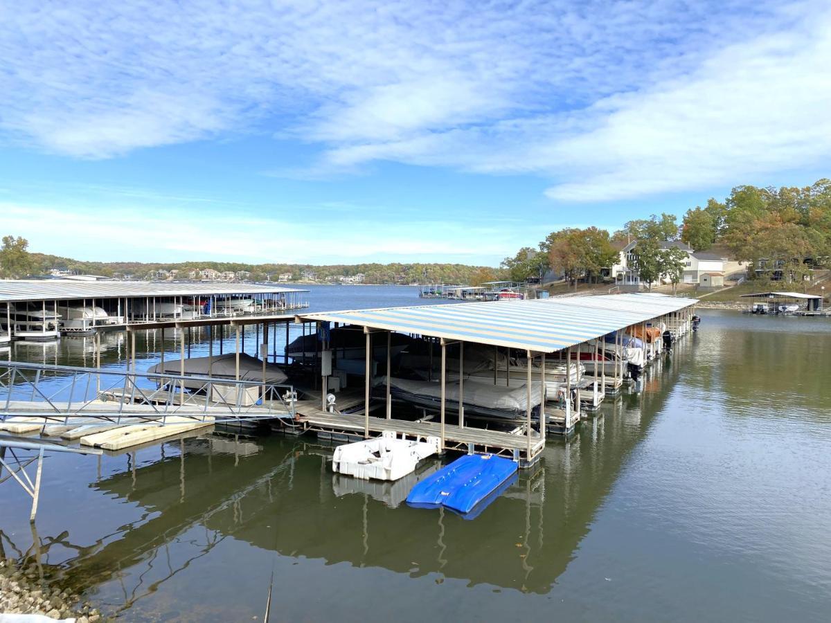 B Lakefront! Remodeled, Boat Slip, Patio Views, Pool, Boat Ramp, Wifi Apartment *