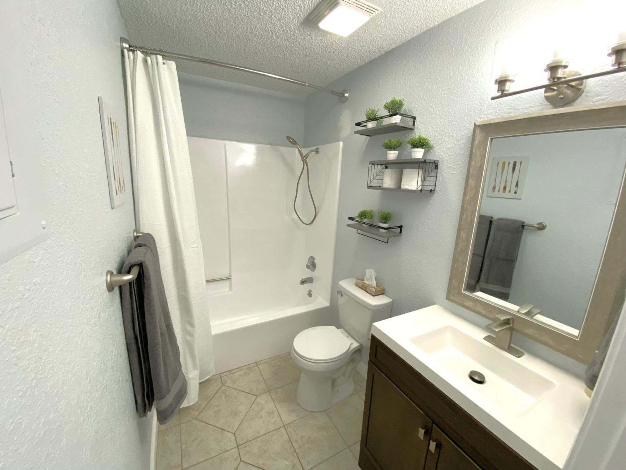 Apartment B Lakefront! Remodeled, Boat Slip, Patio Views, Pool, Boat Ramp, Wifi Osage Beach