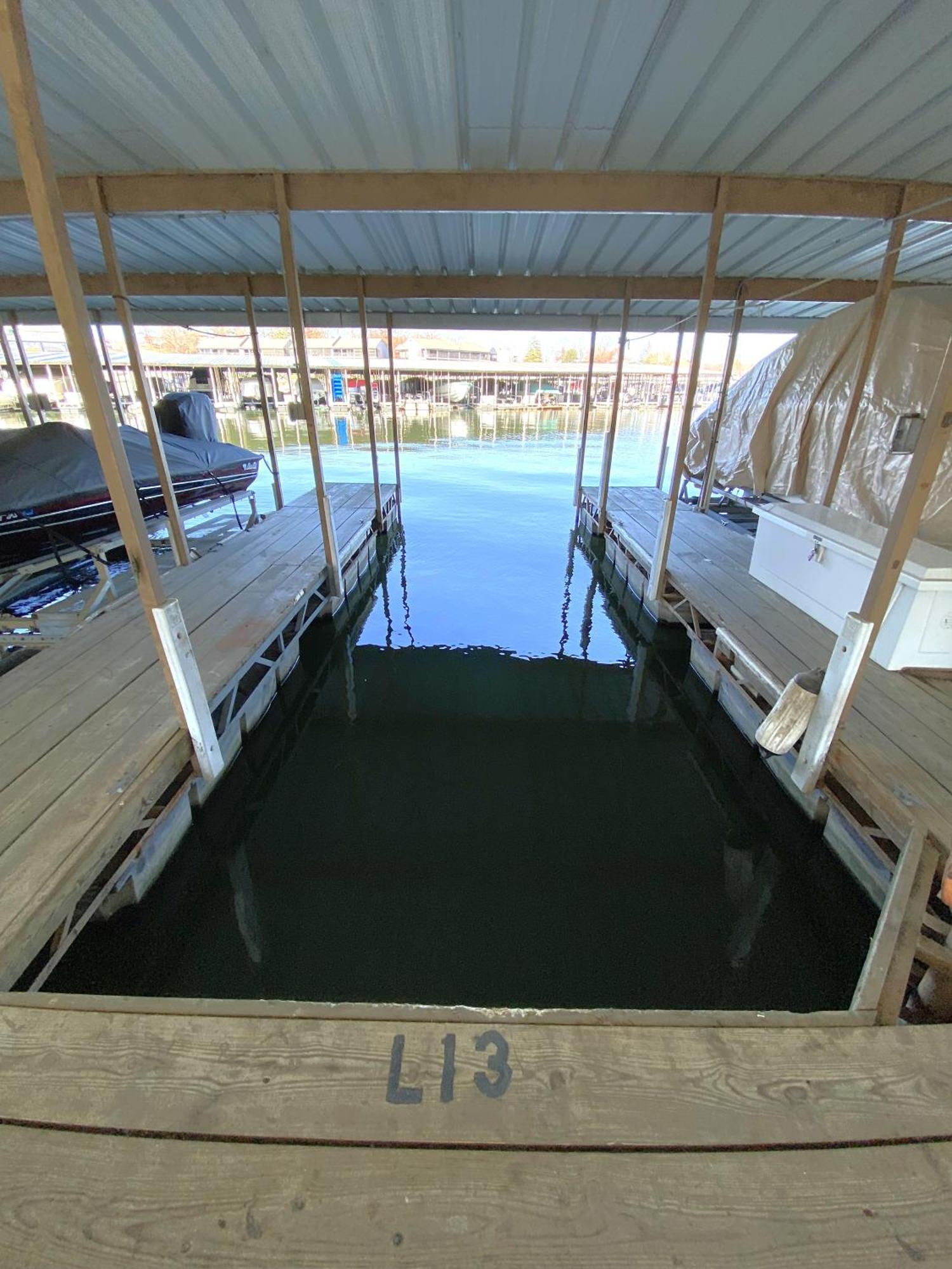 B Lakefront! Remodeled, Boat Slip, Patio Views, Pool, Boat Ramp, Wifi Apartment *