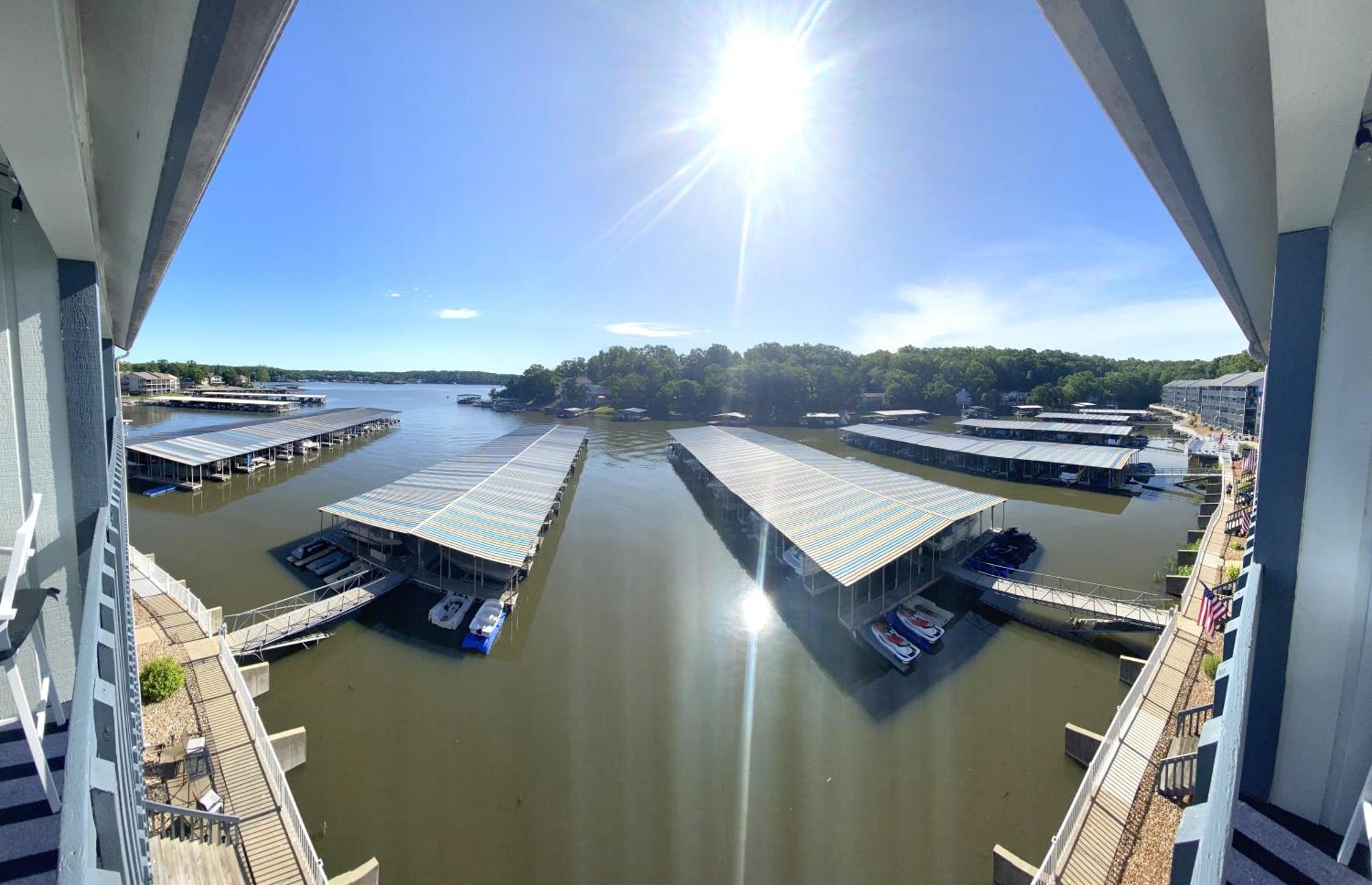 B Lakefront! Remodeled, Boat Slip, Patio Views, Pool, Boat Ramp, Wifi *