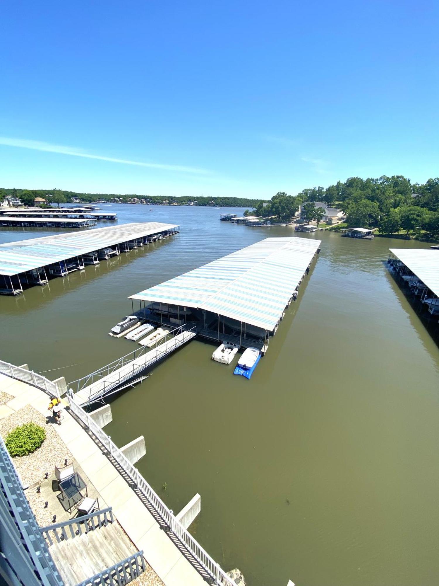 Apartment B Lakefront! Remodeled, Boat Slip, Patio Views, Pool, Boat Ramp, Wifi *