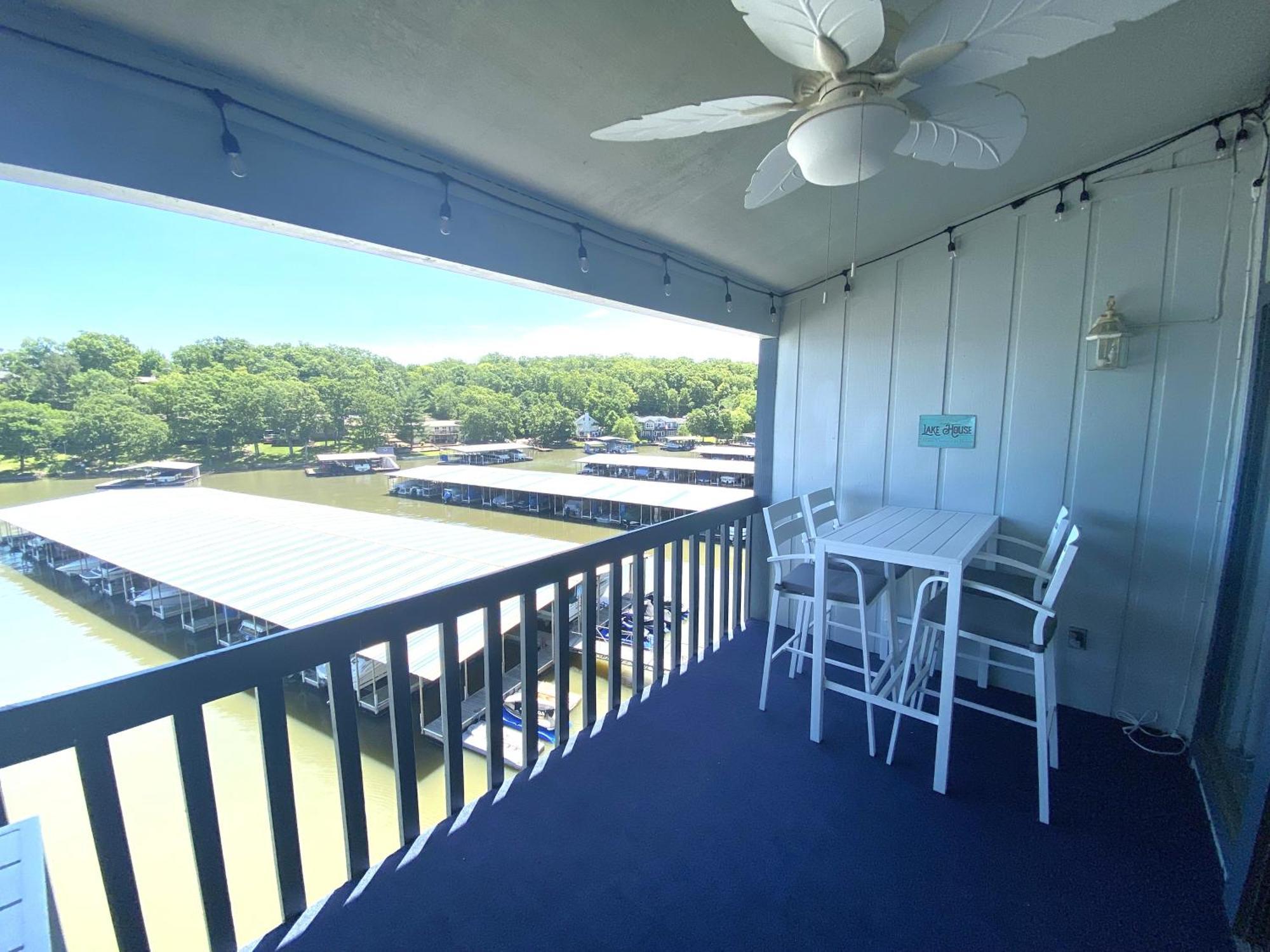 B Lakefront! Remodeled, Boat Slip, Patio Views, Pool, Boat Ramp, Wifi