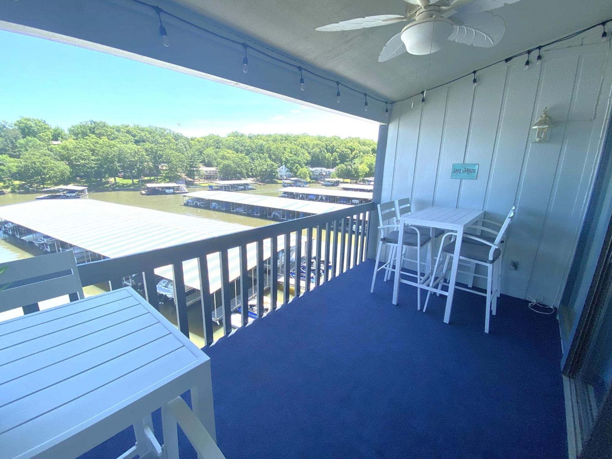 Apartment B Lakefront! Remodeled, Boat Slip, Patio Views, Pool, Boat Ramp, Wifi *