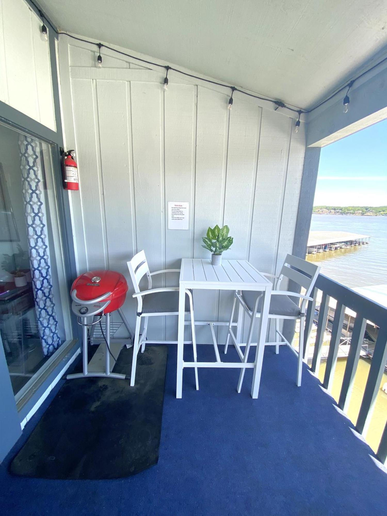 B Lakefront! Remodeled, Boat Slip, Patio Views, Pool, Boat Ramp, Wifi