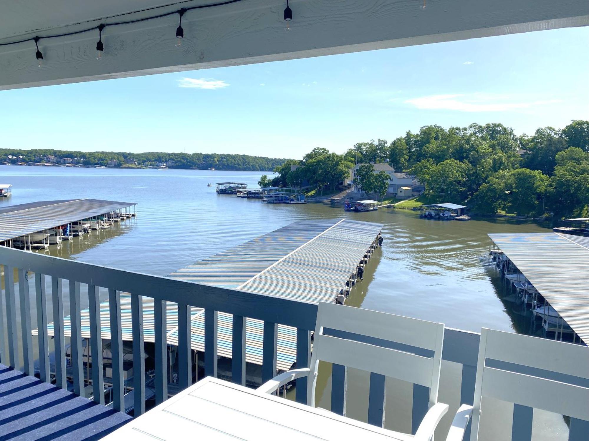 Apartment B Lakefront! Remodeled, Boat Slip, Patio Views, Pool, Boat Ramp, Wifi *